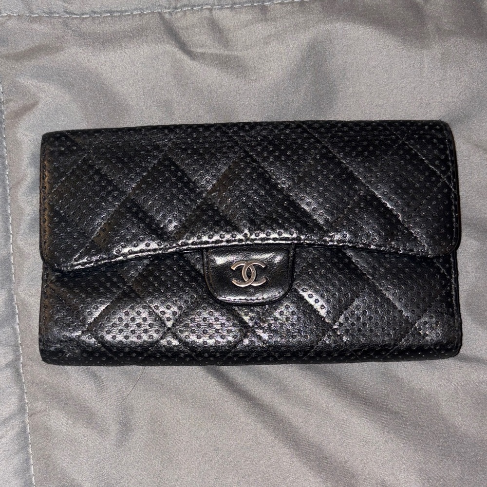 🖤 Chanel Black Quilted Wallet *REPAINTED*